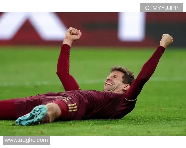 当足球巨星错失空门那一刻全场的惊呼与遗憾交织成最戏剧性的瞬间